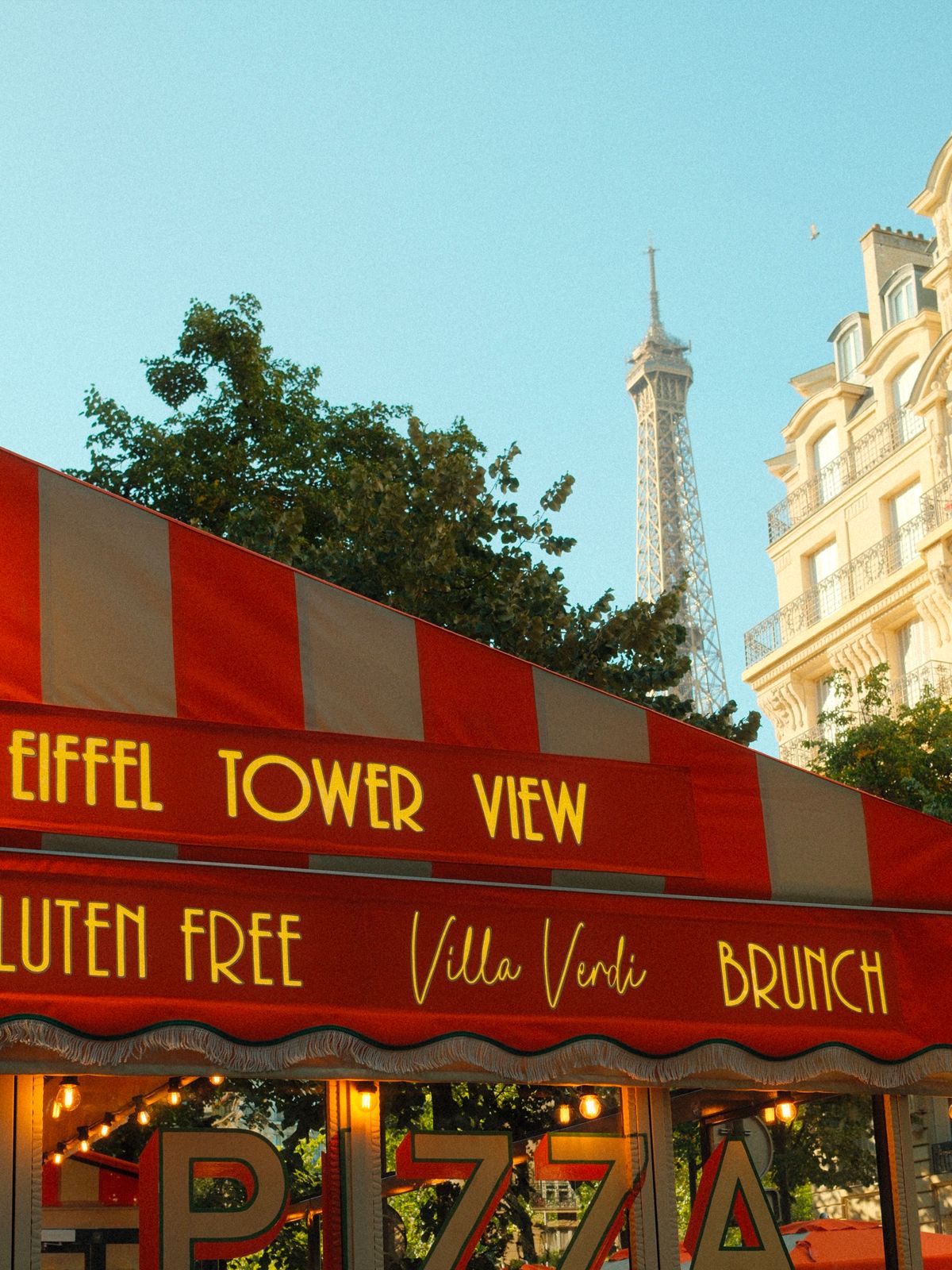 Façade de Villa Verdi, restaurant italien Paris 15, vue sur la Tour Eiffel